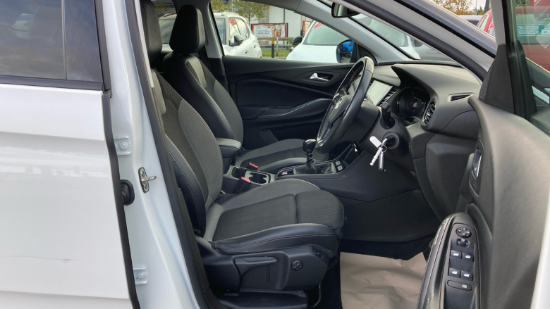 Vauxhall Grandland X 1.5 Turbo D SRi Nav 5dr Diesel Hatchback